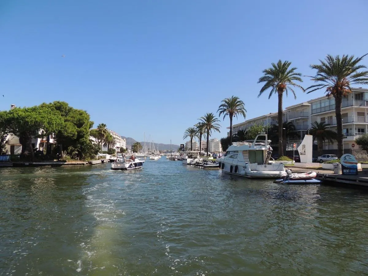 Villa Requesens 139 Empuriabrava - Immo Barneda